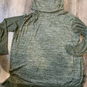 Long sleeved casual turtleneck